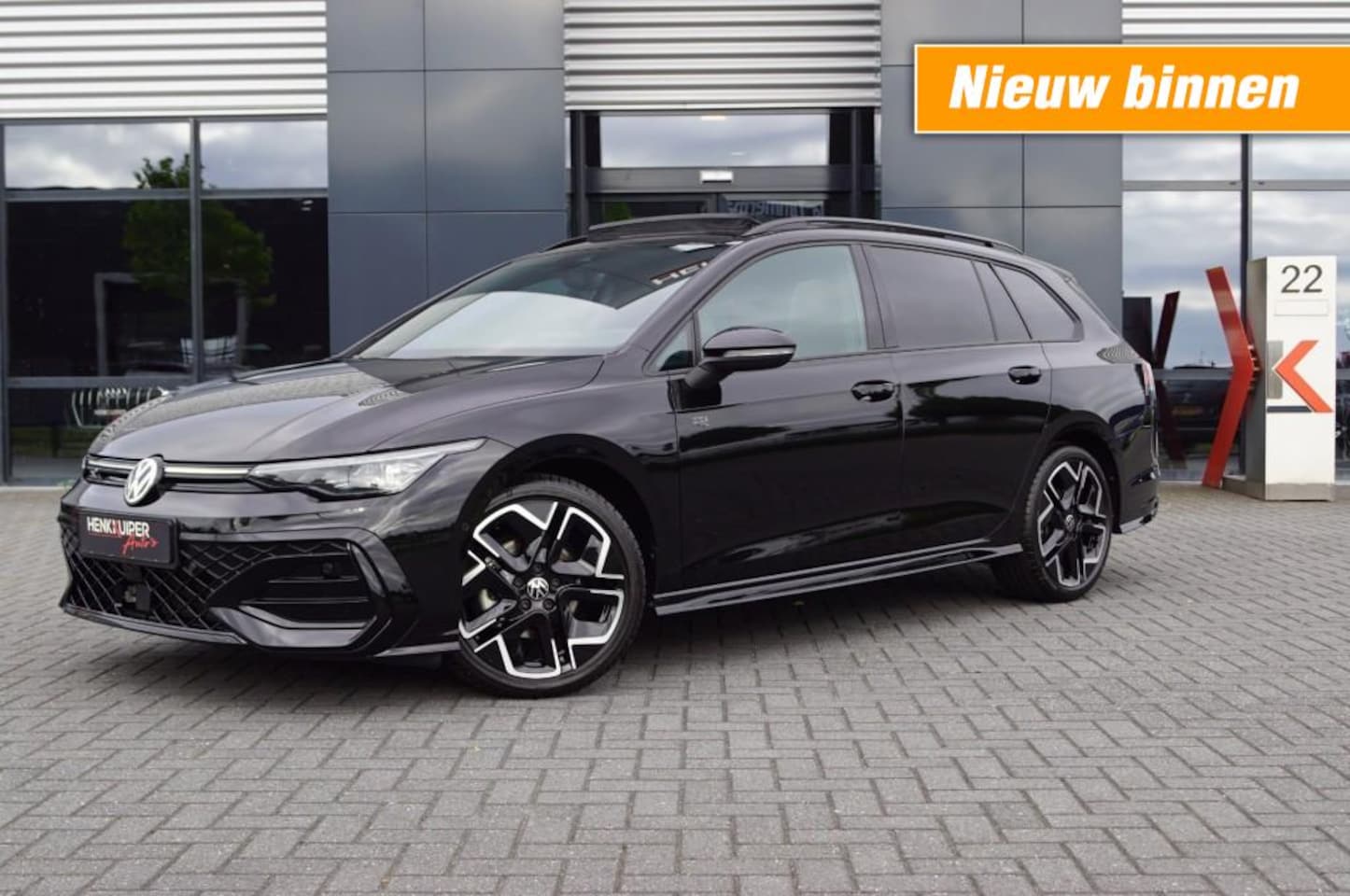 Volkswagen Golf Variant - Variant 1.5 TSI DSG R-Line 150pk /Facelift/ Panodak /IQ Led /Head-up/ Camera - AutoWereld.nl