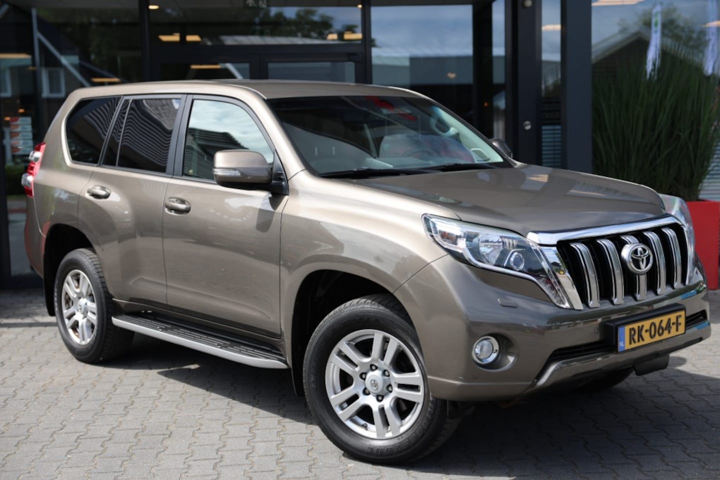 Toyota Land Cruiser 150 - 3.0 D-4D 5DRS VX A/T 5SITZ MARGE - AutoWereld.nl