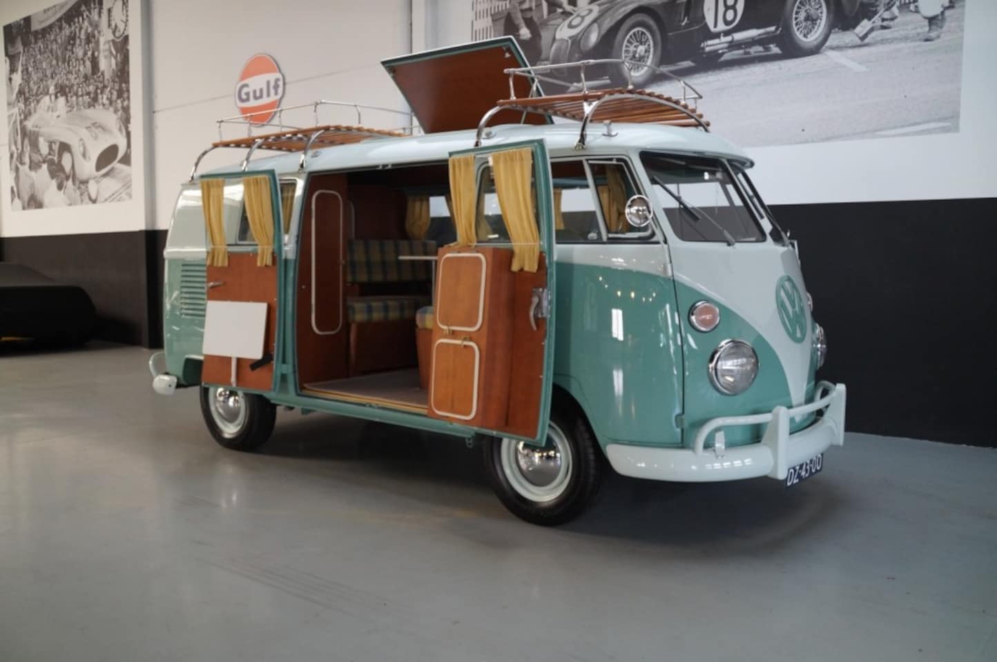 Volkswagen T1 - SO33 Westfalia Camper Concourse Restored (1964) - AutoWereld.nl