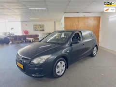 Hyundai i30 - 1.4i Active Cool Apk Nieuw, Airco, E-Ramen, N.A.P, 5Deurs, Trekhaak, 2 sleutels + Boekjes,