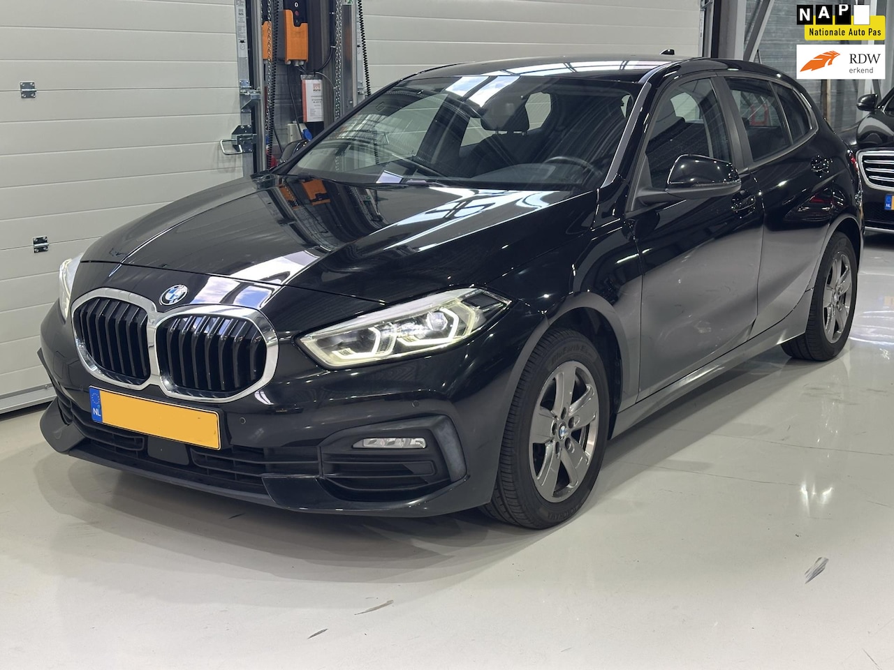 BMW 1-serie - M AUTOMAAT/NAVI/BLINDSPOT/CLIMA/ACC/LED - AutoWereld.nl