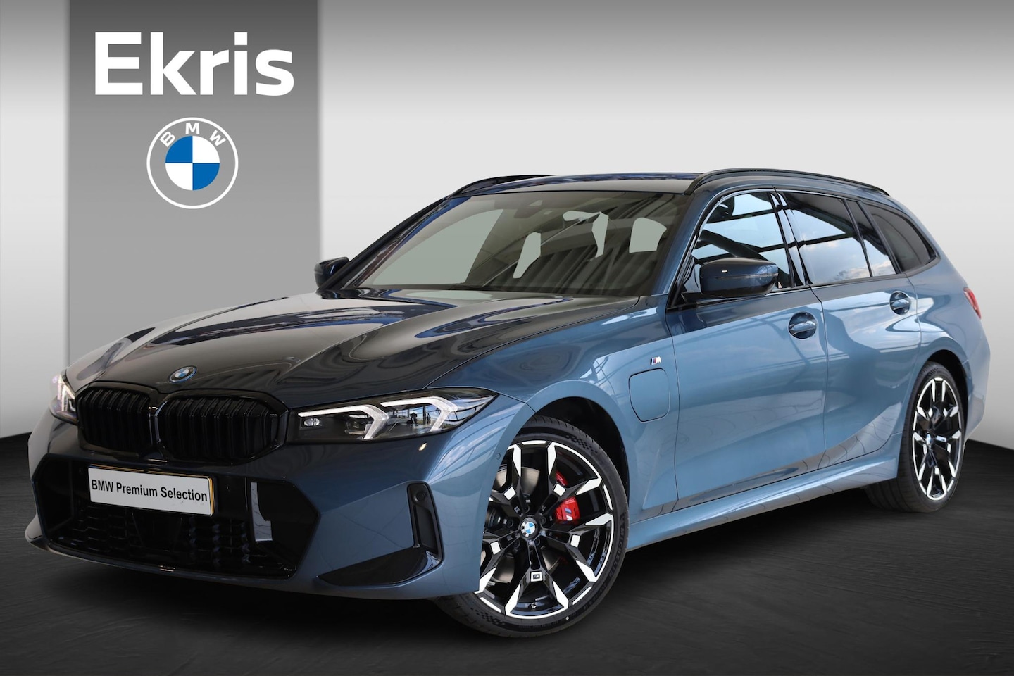 BMW 3-serie Touring - 330e M Sportpakket Pro | Artic Race Blue | 19'' LMV | Comfort Access - AutoWereld.nl