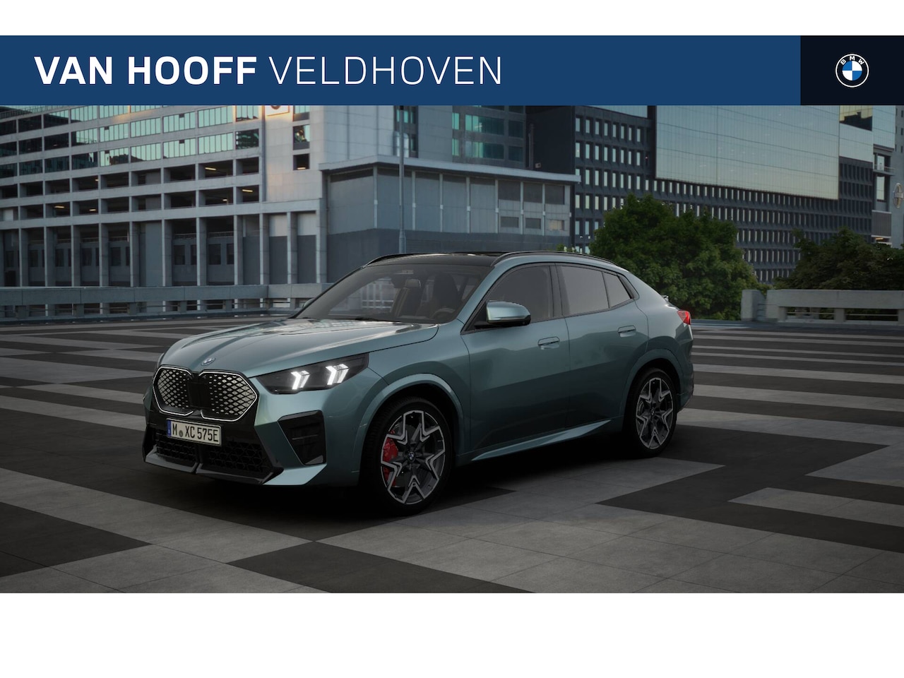 BMW iX2 - eDrive20 High Executive M Sport / Panoramadak / Trekhaak / 	M Sportstoelen / Adaptieve LED - AutoWereld.nl