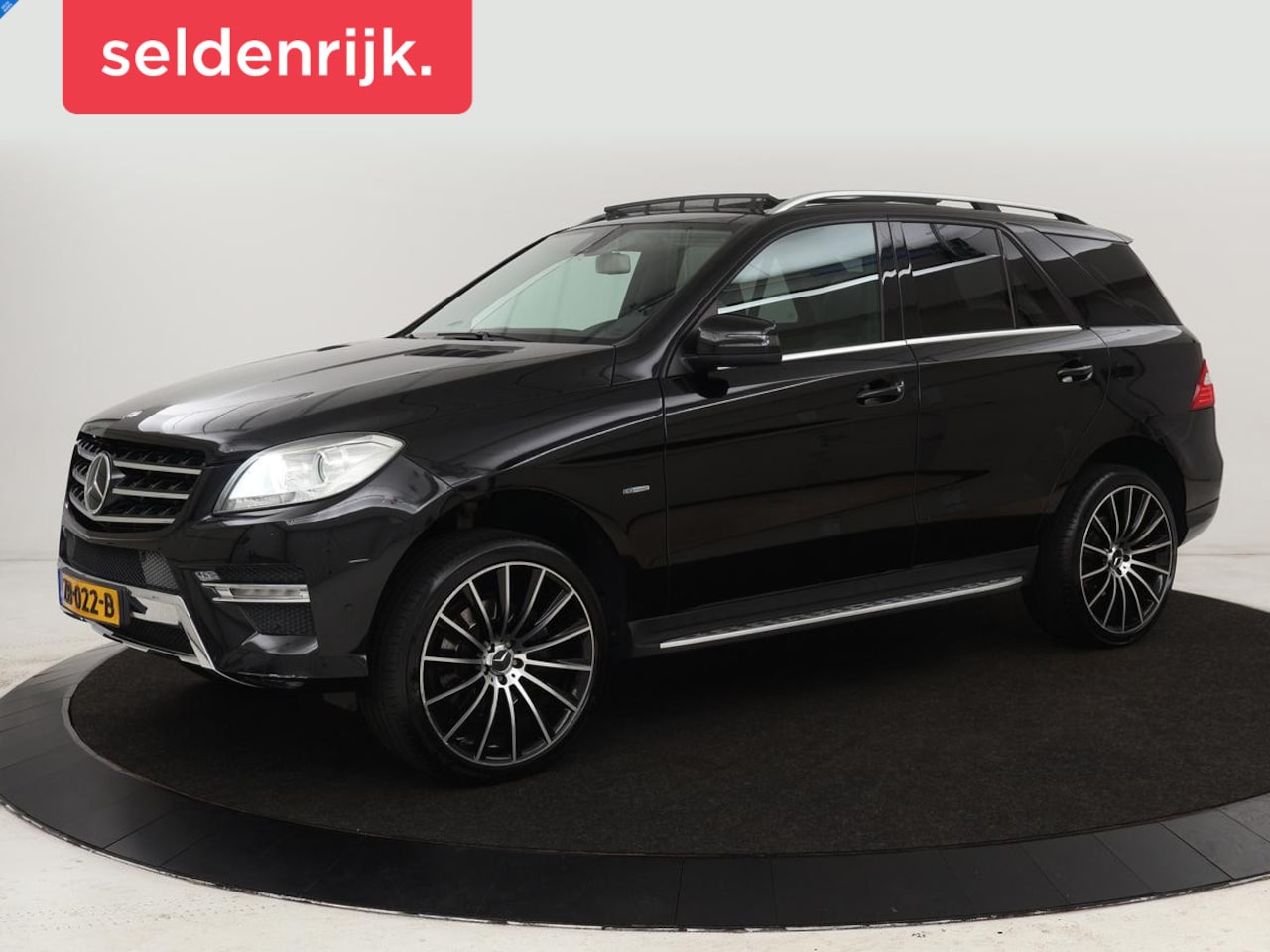 Mercedes-Benz M-klasse - 350 BlueTEC AMG | Panoramadak | Trekhaak | Stoelverwarming | Luchtvering | Leder | Camera - AutoWereld.nl