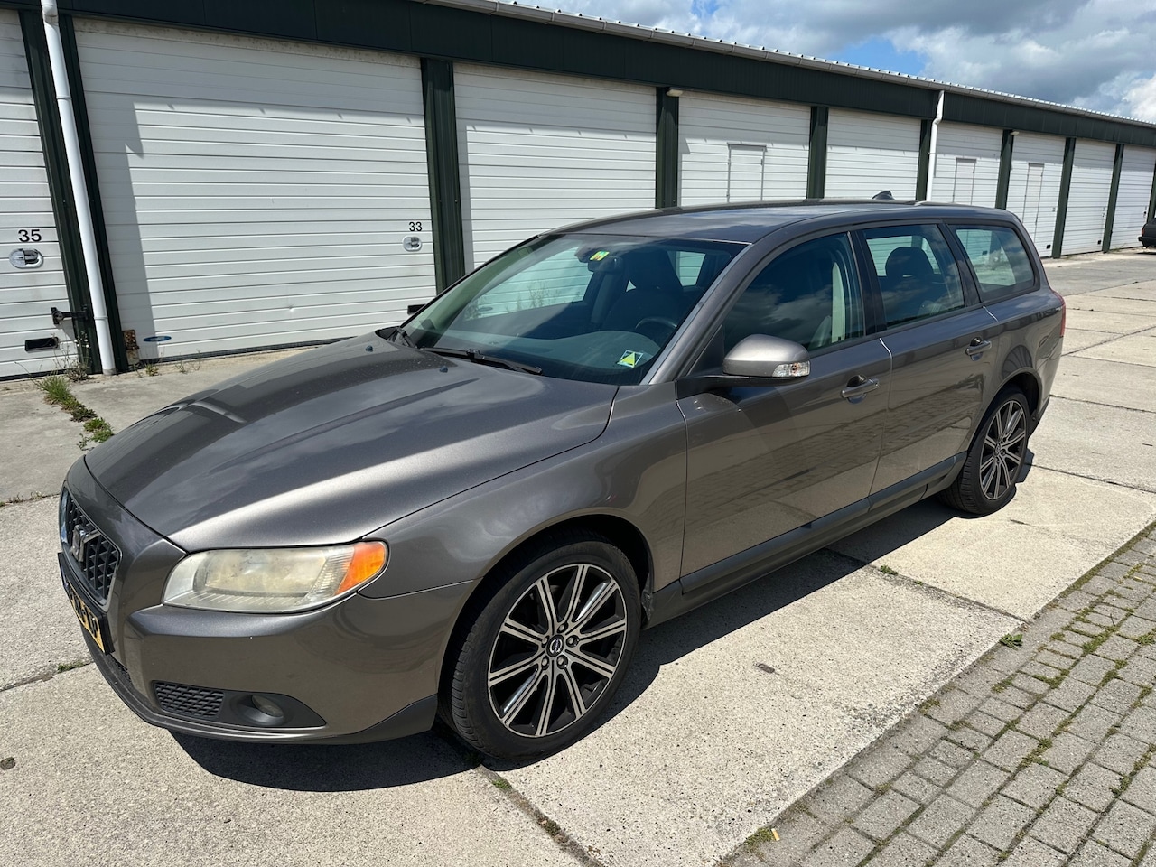 Volvo V70 - 2.5T Kinetic AIRCO TREKHAAK 353DKM NAP! - AutoWereld.nl