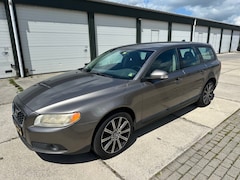 Volvo V70 - 2.5T Kinetic AIRCO TREKHAAK 353DKM NAP