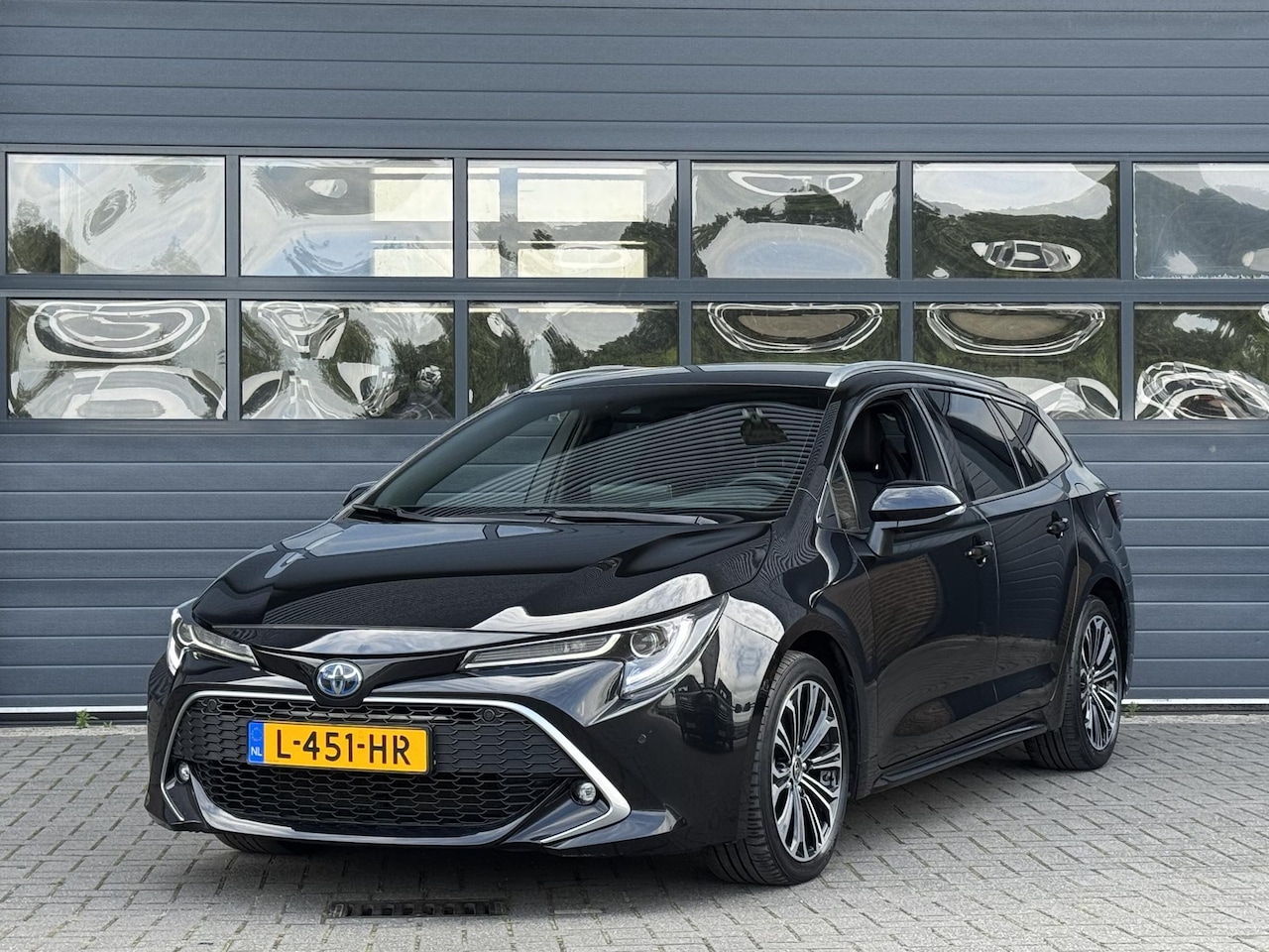 Toyota Corolla Touring Sports - 1.8 HYBRID EXECUTIVE I TREKHAAK I AUTOMAAT I SPORTSTOELEN I ADAPTIVE CRUISE CONTROL I APPL - AutoWereld.nl