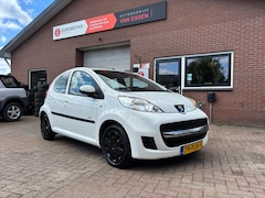 Peugeot 107 - 1.0-12V Millesim 200
