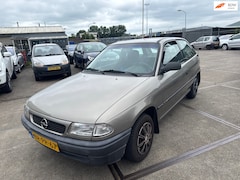 Opel Astra - 1.6i Season Inruil Mogelijk