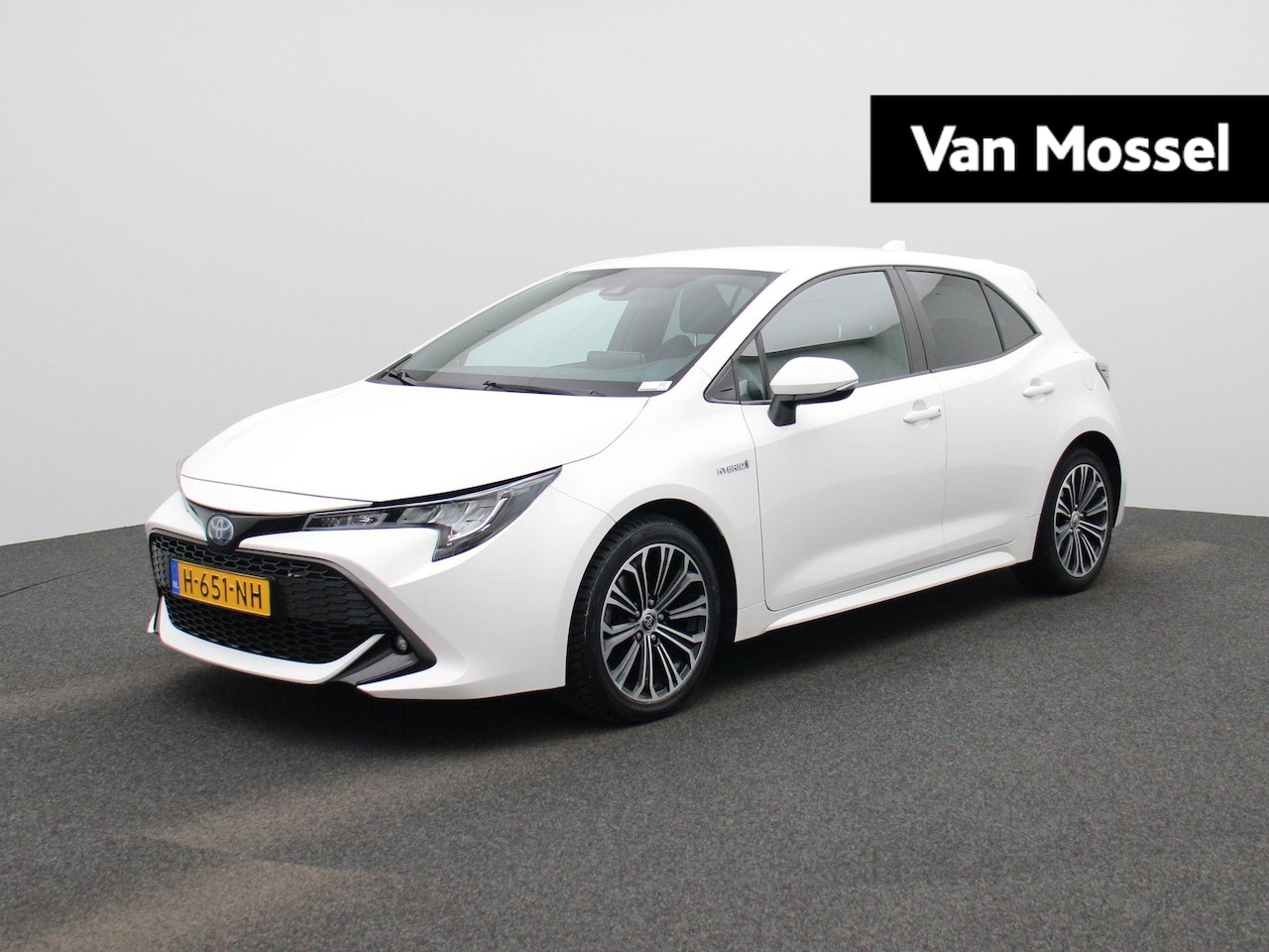 Toyota Corolla - 2.0 Hybrid Dynamic | Automaat | LMV | Cruise control | Stoel verwarming | Camera | DAB | B - AutoWereld.nl