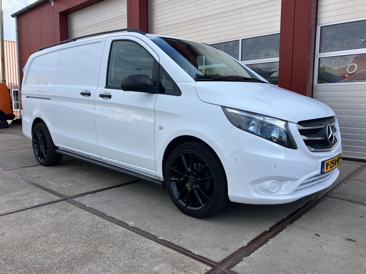 Mercedes-Benz Vito - 111 CDI Lang Bestelauto van het Jaar editie 111 CDI Lang Bestelauto van het Jaar editie - AutoWereld.nl