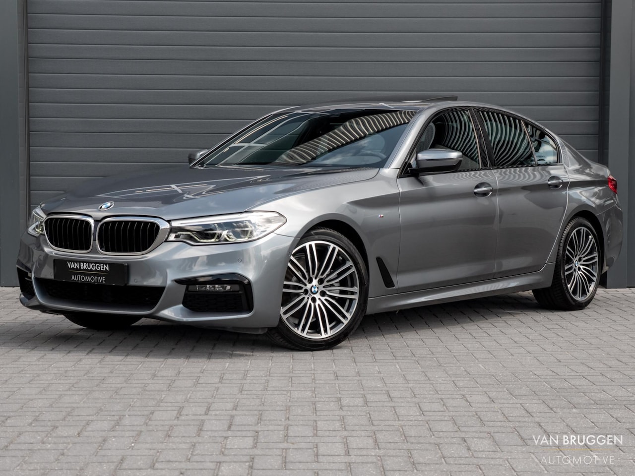 BMW 5-serie - 520i High Executive M-Sport Pano Leer Camera NAP Memory - AutoWereld.nl