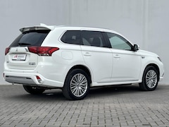 Mitsubishi Outlander - 2.4 PHEV Automaat Intense / 1500 kg trekgewicht / Plug-in / Keyless / Apple carplay & Andr