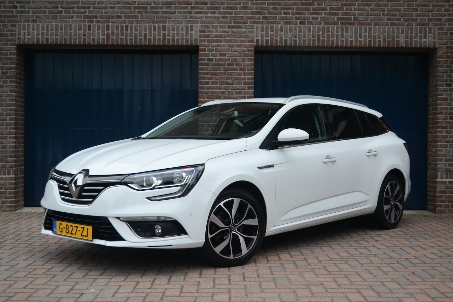 Renault Mégane Estate - 1.3 TCe Bose | Trekhaak | Keyless | Camera | Carplay/Android Auto - AutoWereld.nl