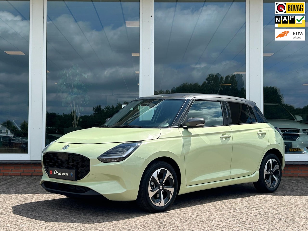 Suzuki Swift - 1.2 Style Smart Hybrid AUT. - Navi - Camera - 3.122KM - Nieuwstaat - AutoWereld.nl