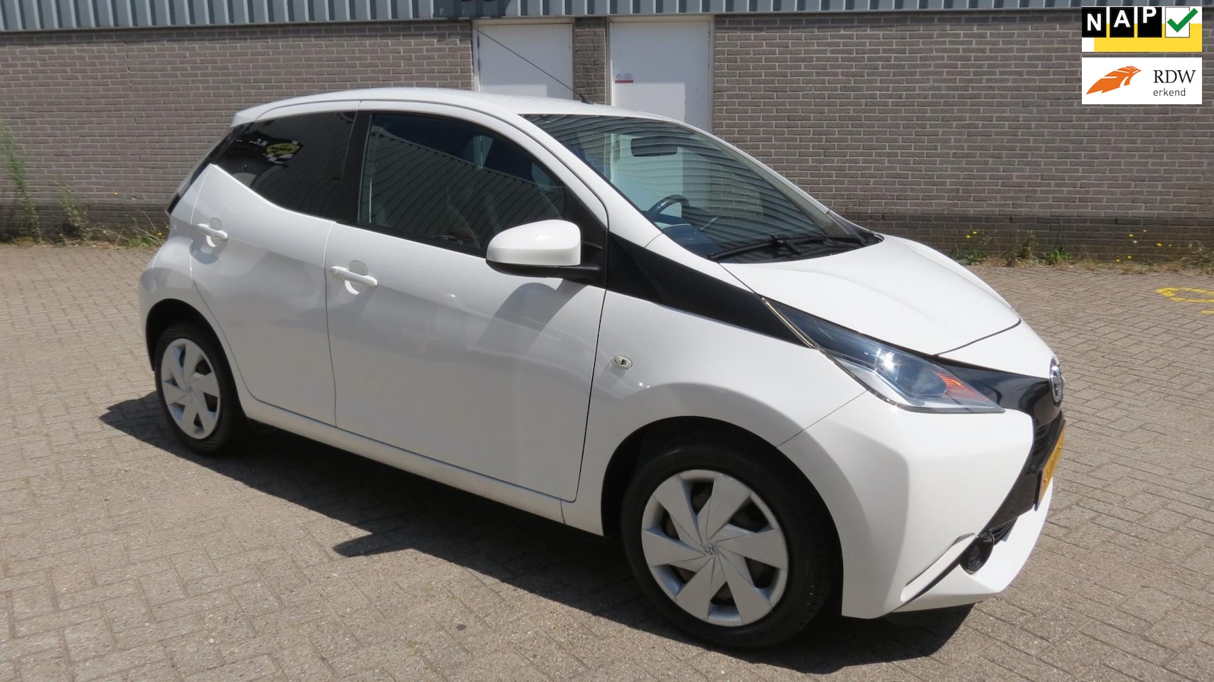 Toyota Aygo - 1.0 VVT-i x-play 1.0 VVT-i x-play - AutoWereld.nl
