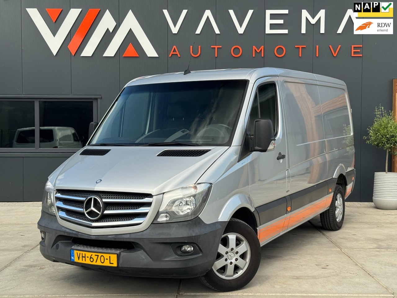 Mercedes-Benz Sprinter - 316 2.2 CDI 366 HD DC 2014 Automaat Airco Camera Stoelverwarming Navigatie L2 H1 - AutoWereld.nl