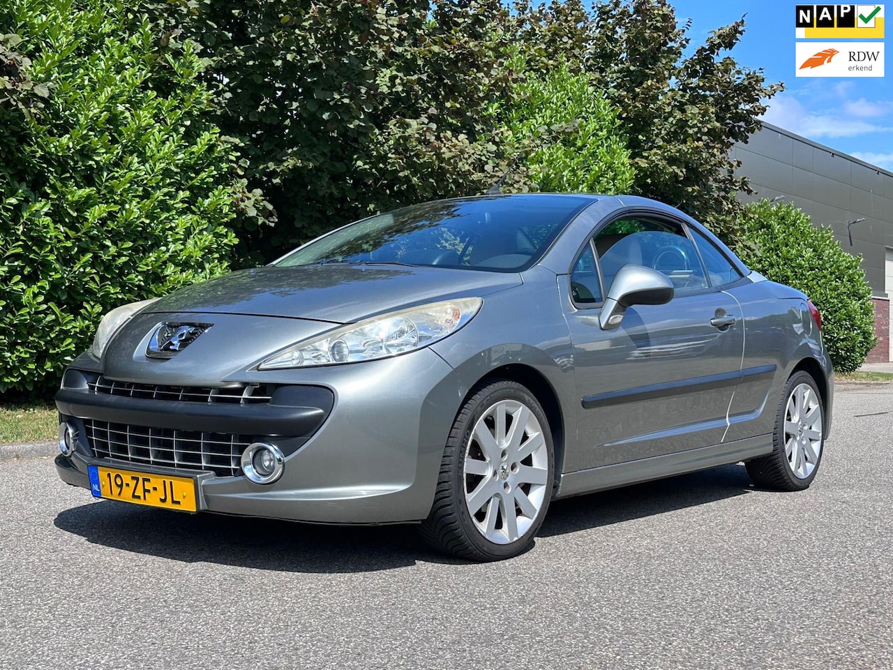 Peugeot 207 CC - 1.6-16V T Sport Cabrio*Navigatie*Leder*Trekhaak*Cruise*Clima*LM velgen*Dealer onderhouden* - AutoWereld.nl