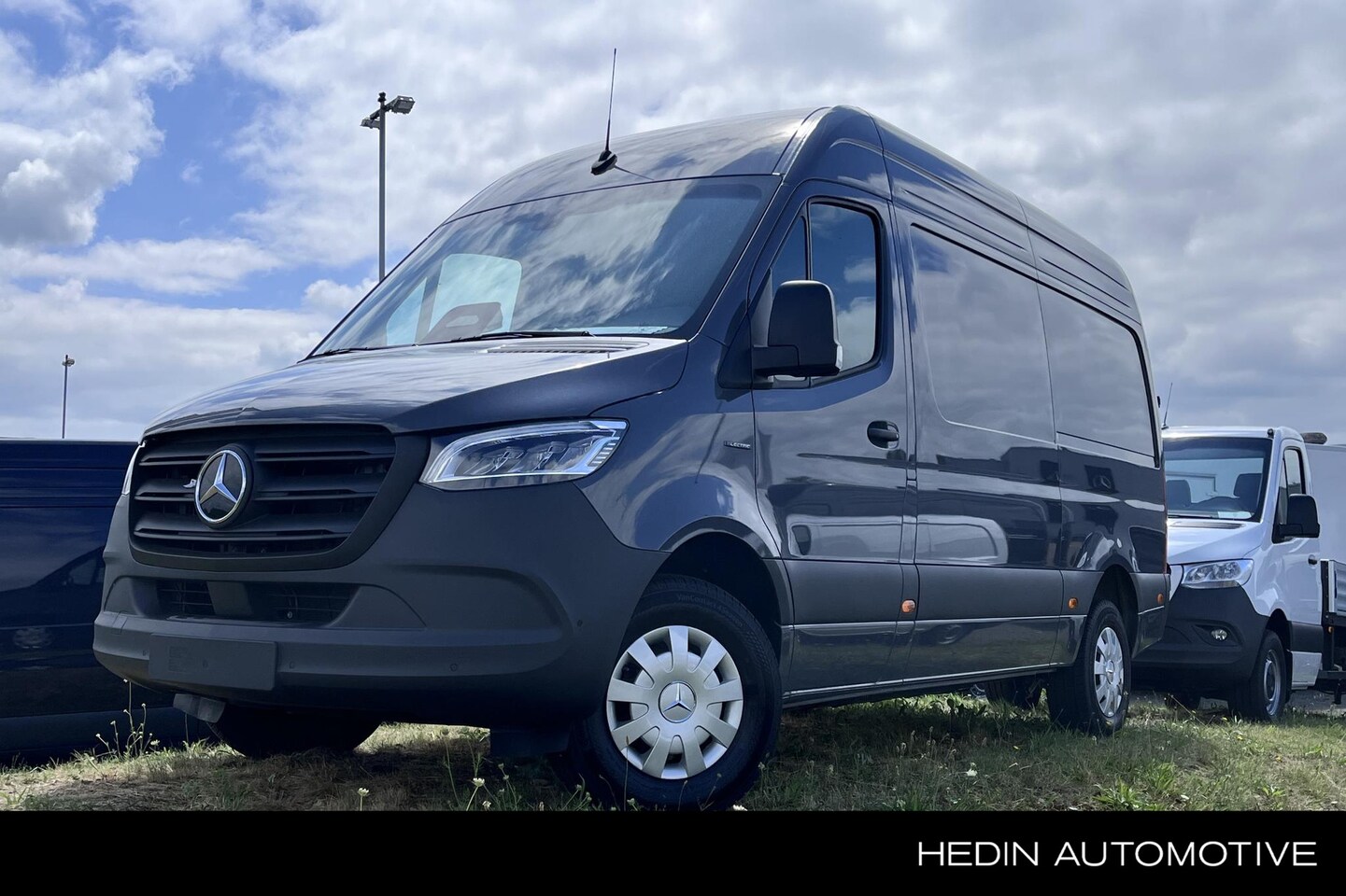 Mercedes-Benz eSprinter - 320 L2/H2 Pro 81kWh | Winterpakket | High-performance LED-koplampen | Parkeerpakket met ac - AutoWereld.nl