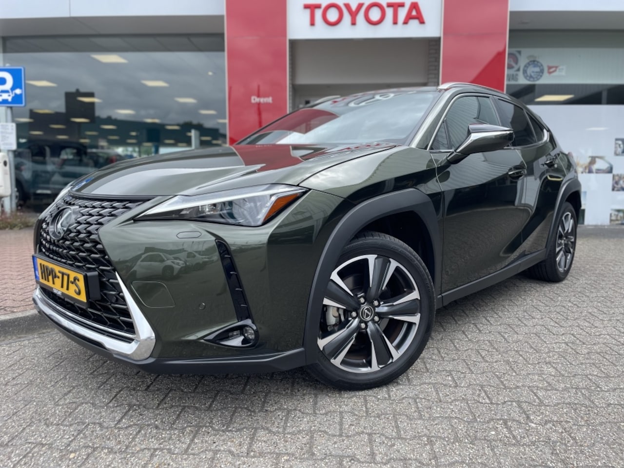 Lexus UX - 250h Luxury Line | Leder | Sensoren v/a | 18'' LM Velgen | EL. A - AutoWereld.nl