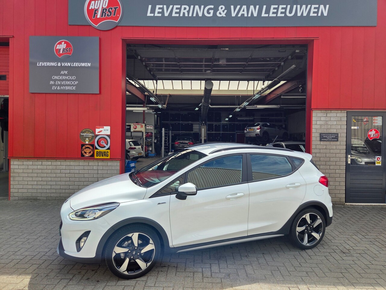 Ford Fiesta - 1.0 EcoBoost Active X Navigatie/ LM velgen/ Rijklaarprijs! - AutoWereld.nl