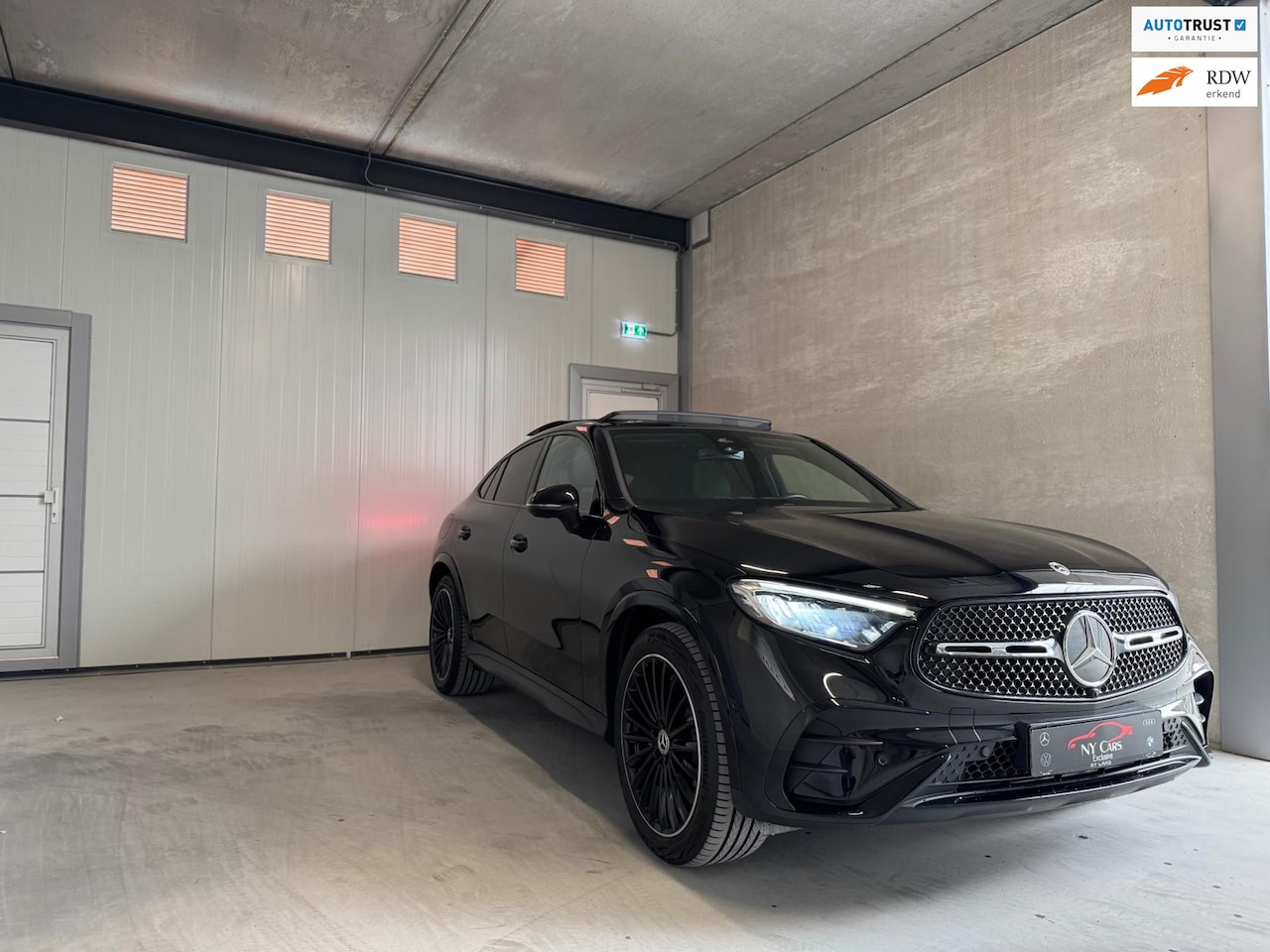 Mercedes-Benz GLC-klasse Coupé - 300 4MATIC AMG Line | Burmester | Trekhaak | Fabrieksgarantie | Memory | Pano - AutoWereld.nl
