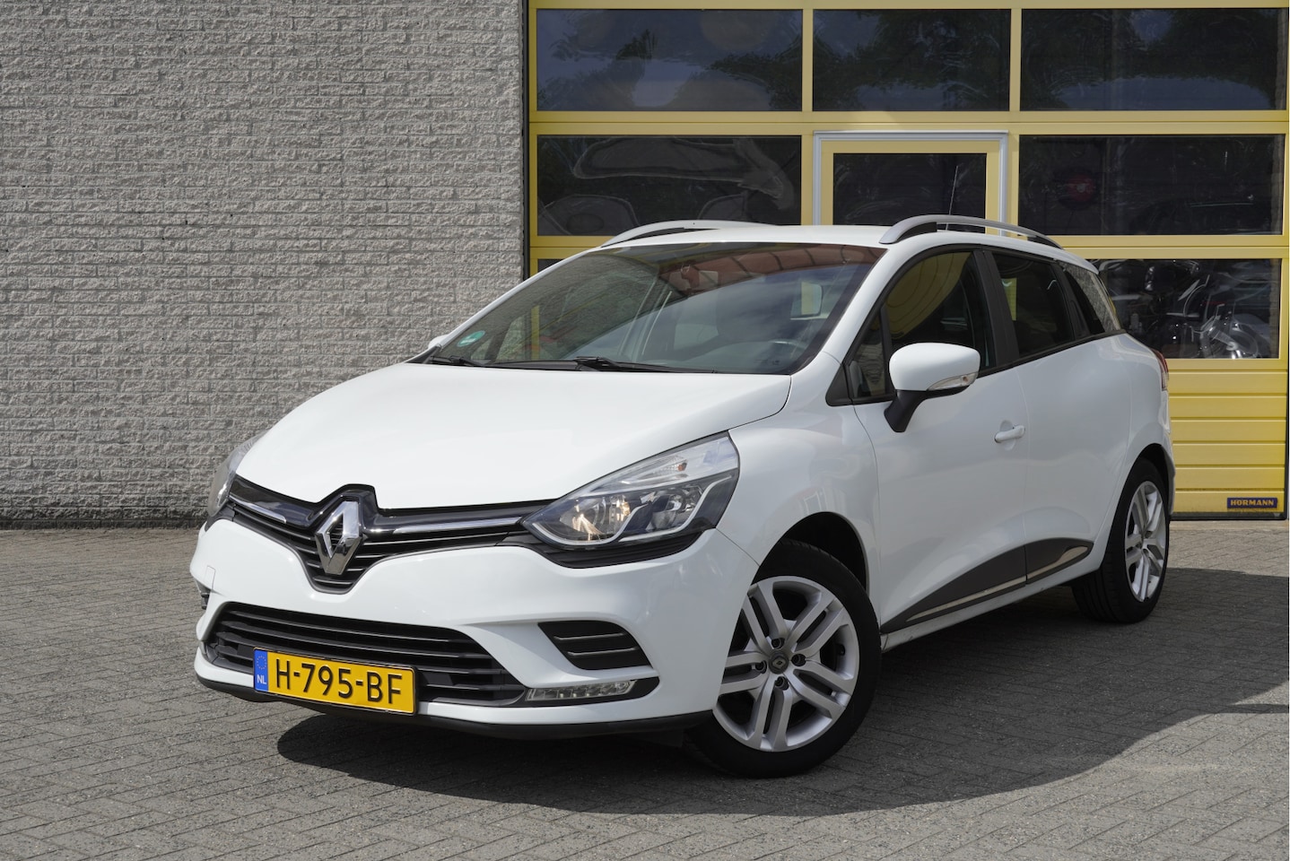 Renault Clio Estate - 0.9 TCe Zen BJ2020 Led | Audio | Airco | Cruise control | Stuurbekrachtiging | Getint glas - AutoWereld.nl