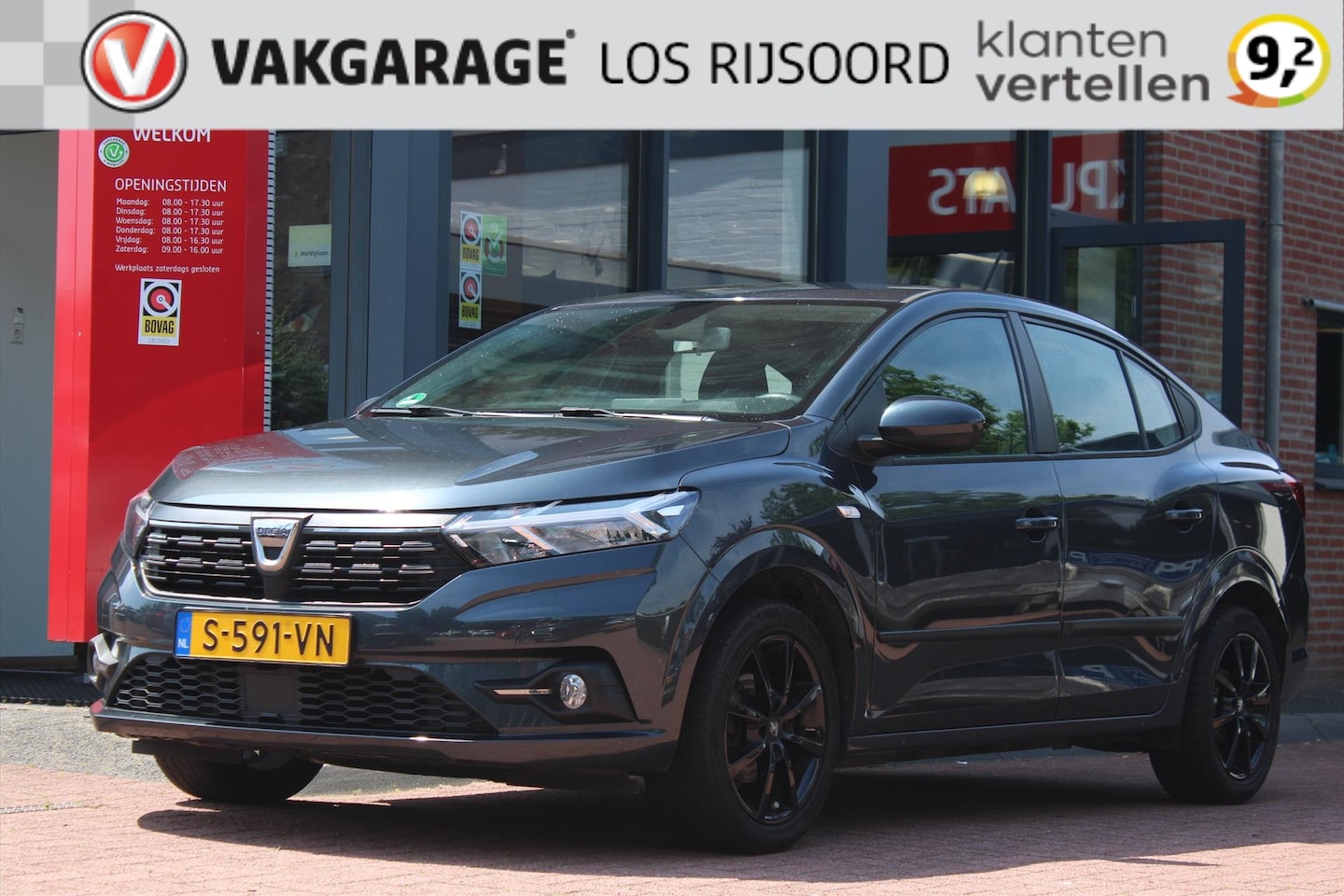 Dacia Logan - 0.9 Tce Bi-Fuel *Lauréate* | Carplay | Cruise & Climate Control | PDC A | Led- Dagrij | Bl - AutoWereld.nl