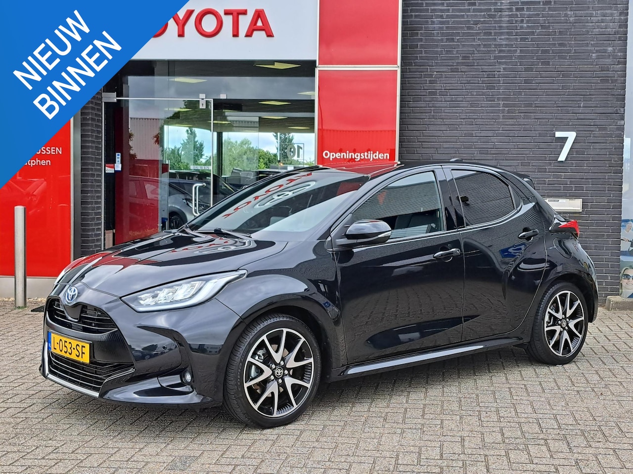 Toyota Yaris - 1.5 Hybrid Executive STOELVERWARMING NAVIGATIE ADAPTIVE CRUISE CONTROL - AutoWereld.nl