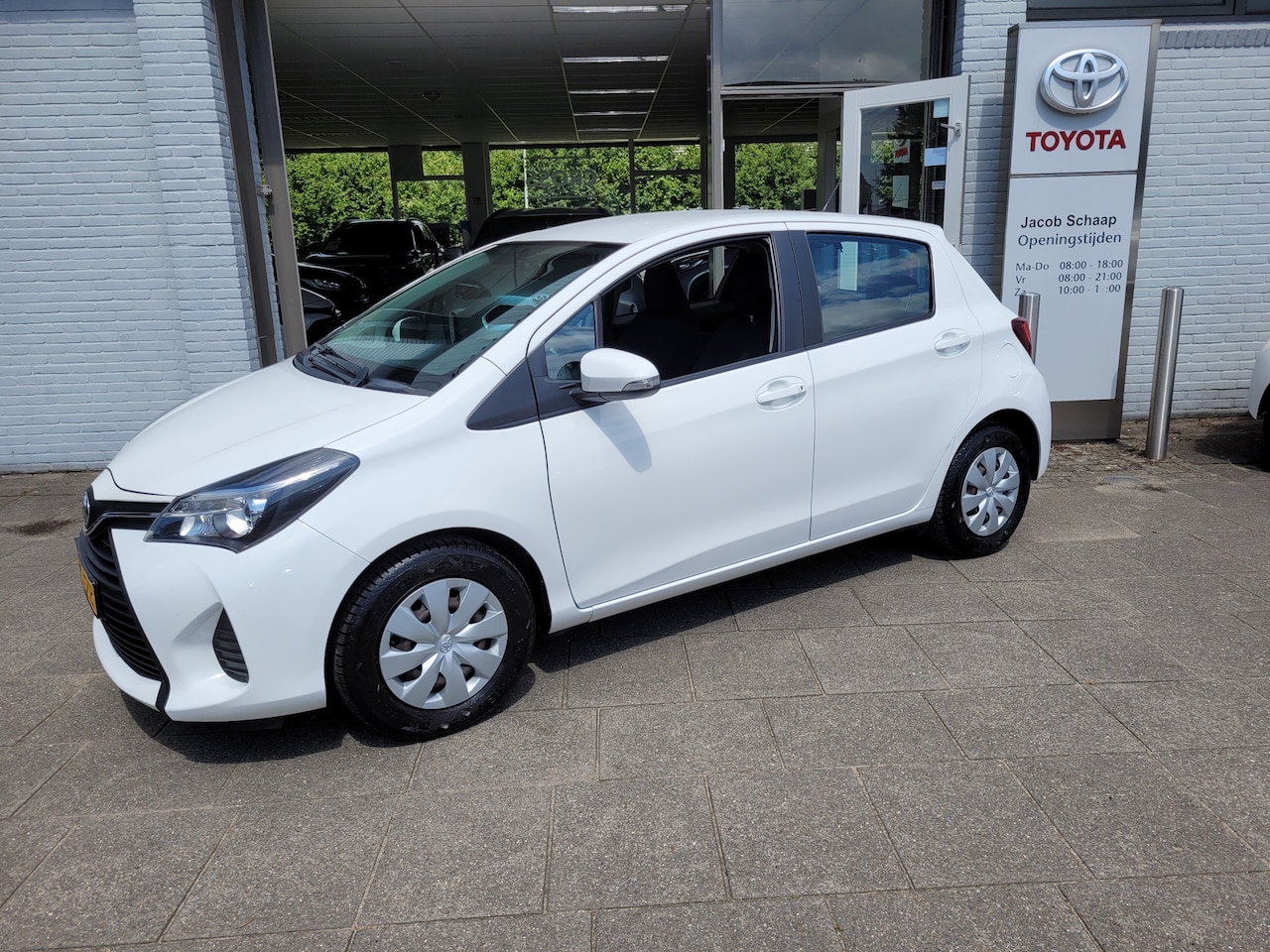 Toyota Yaris - 1.0 VVT-i Now Airco Incl. aflev. controle, a.p.k., meeneemprijs - AutoWereld.nl