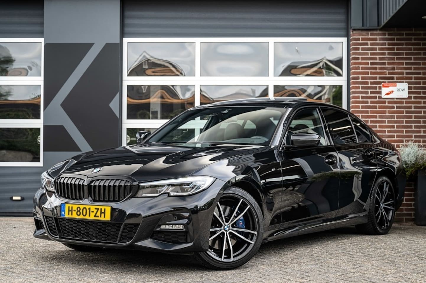 BMW 3-serie - 330 330i High Executive | M Sport | Schuifdak | Laser | 19 inch | - AutoWereld.nl