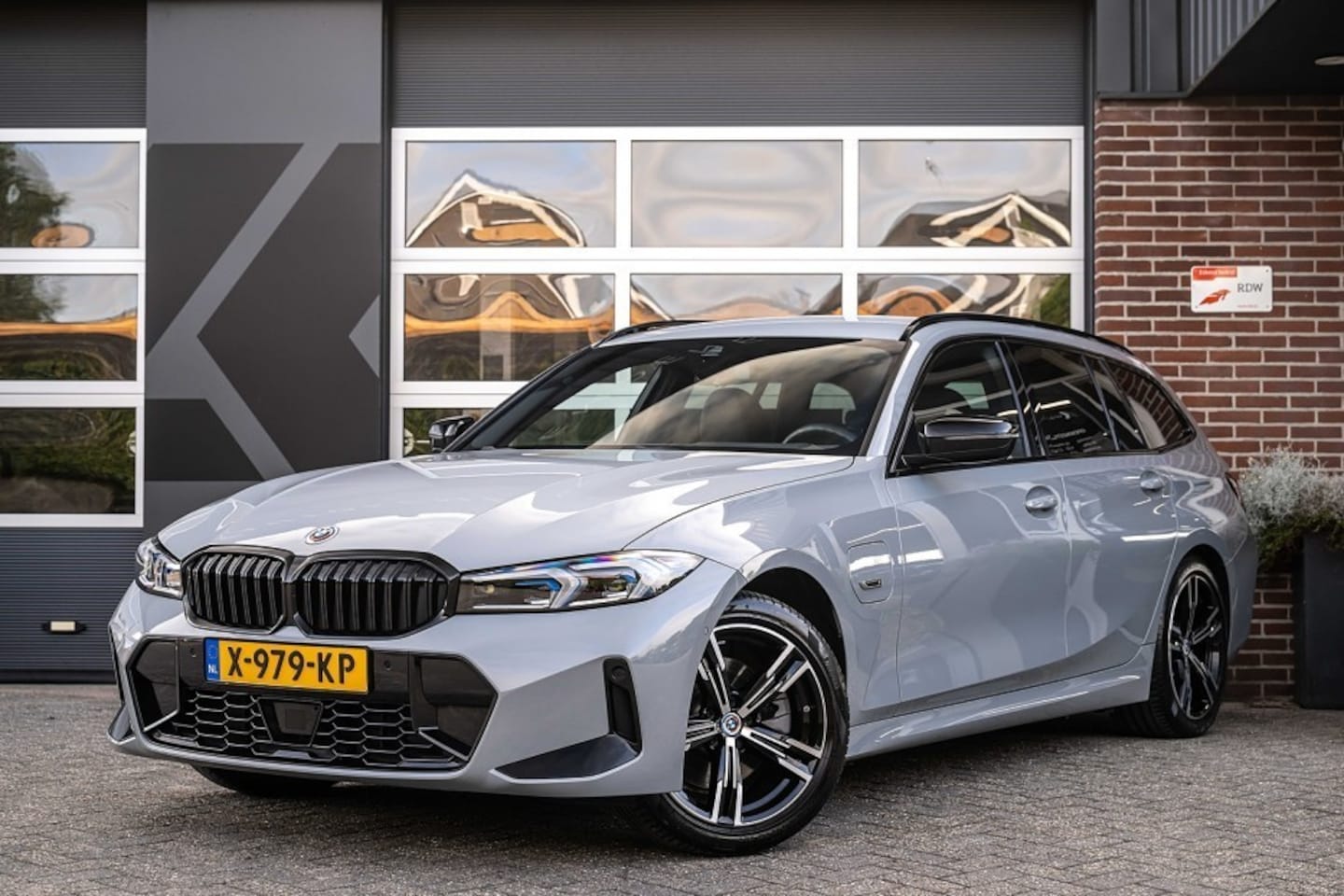 BMW 3-serie - 330 330e M Sport | LCI | Shadow | ACC | Head-up | M 50 Jahre | - AutoWereld.nl