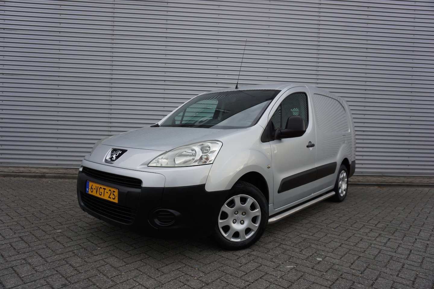 Peugeot Partner - 122 1.6 HDI L2 XT Elektr. ramen / Cruise / Trekhaak / NAP - AutoWereld.nl