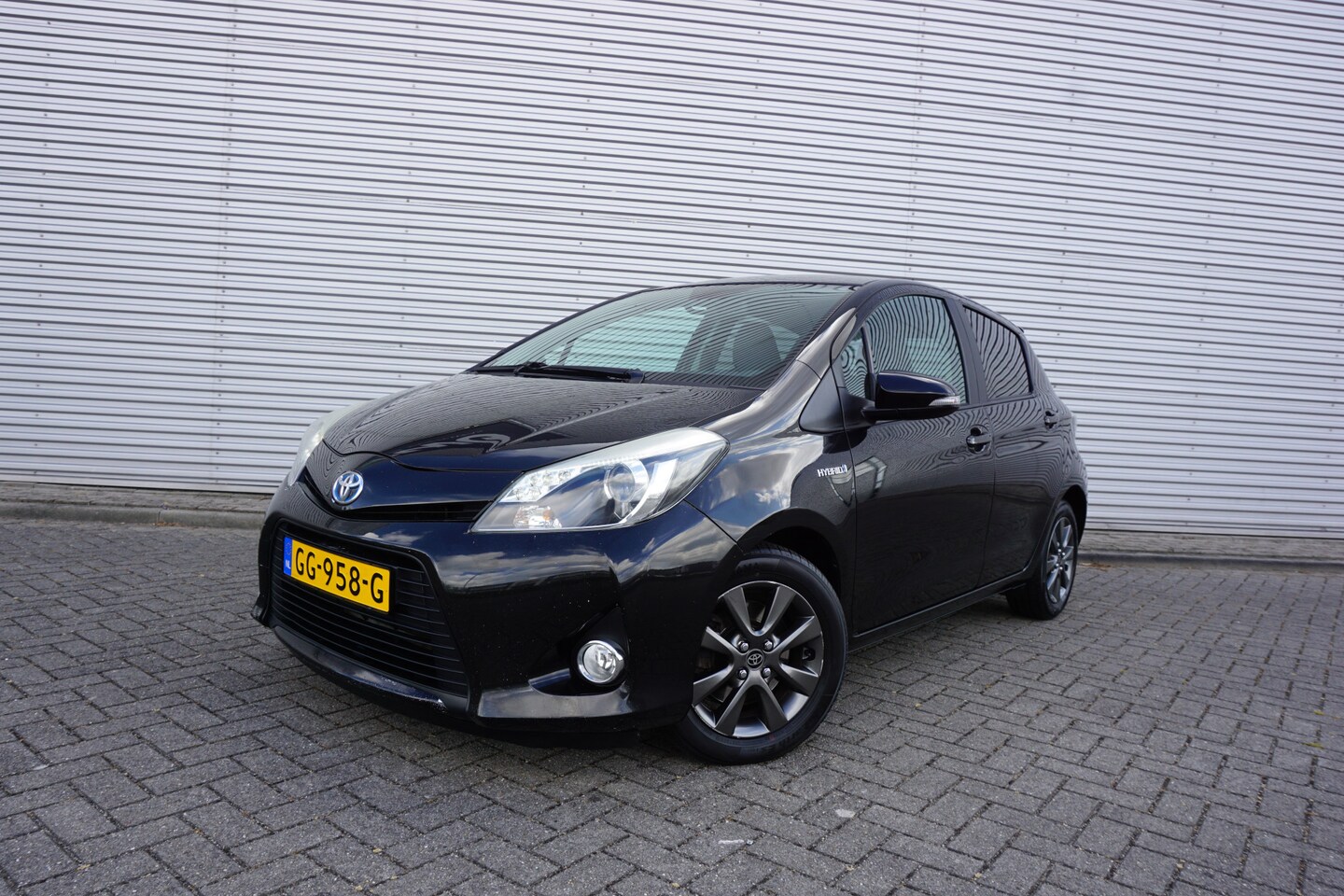 Toyota Yaris - 1.5 Full Hybrid Dynamic Airco / Camera / Elektr. ramen / Lm velgen - AutoWereld.nl