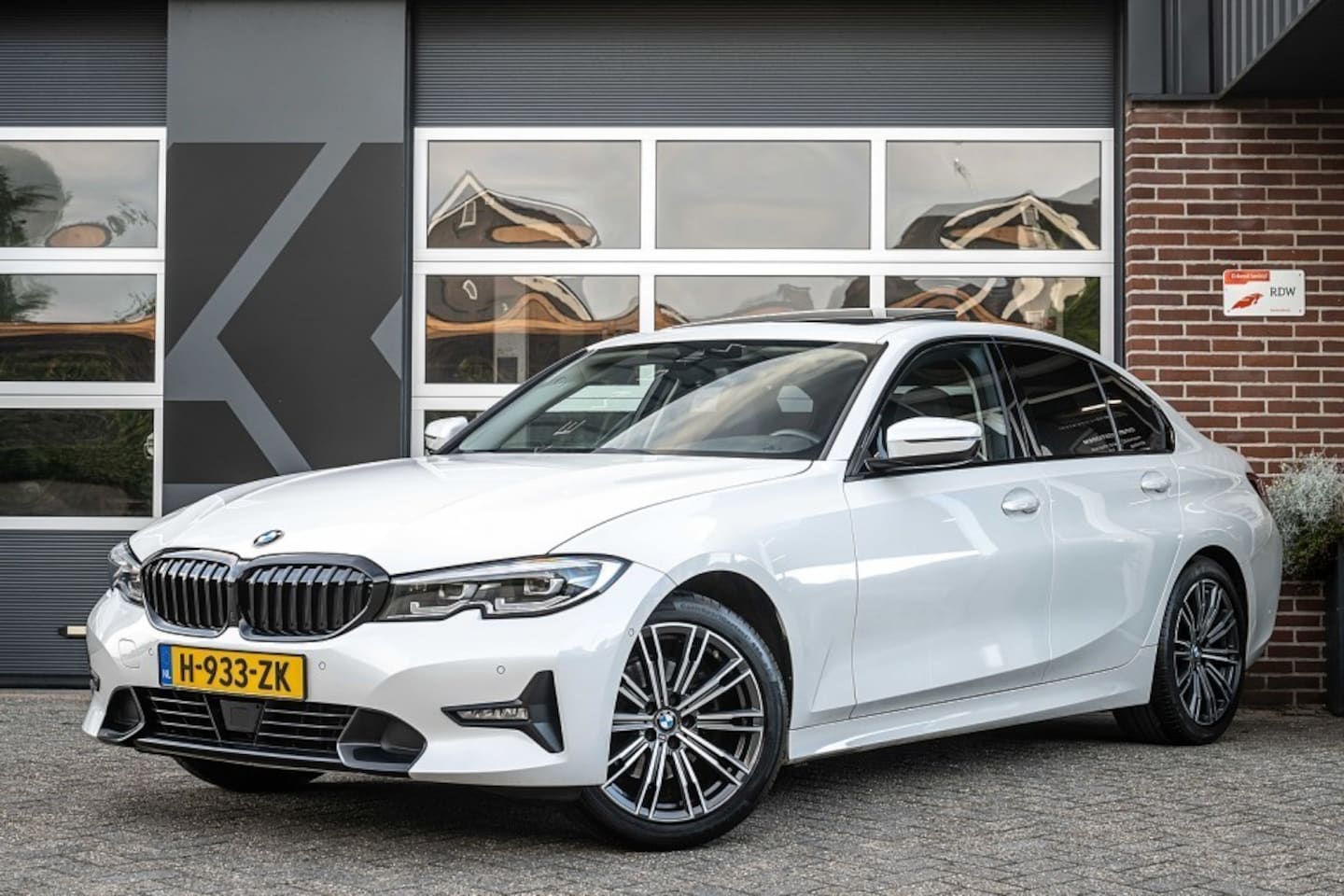 BMW 3-serie - 320 320i High Executive | Schuifdak | Sportstoelen | 18 Inch | - AutoWereld.nl