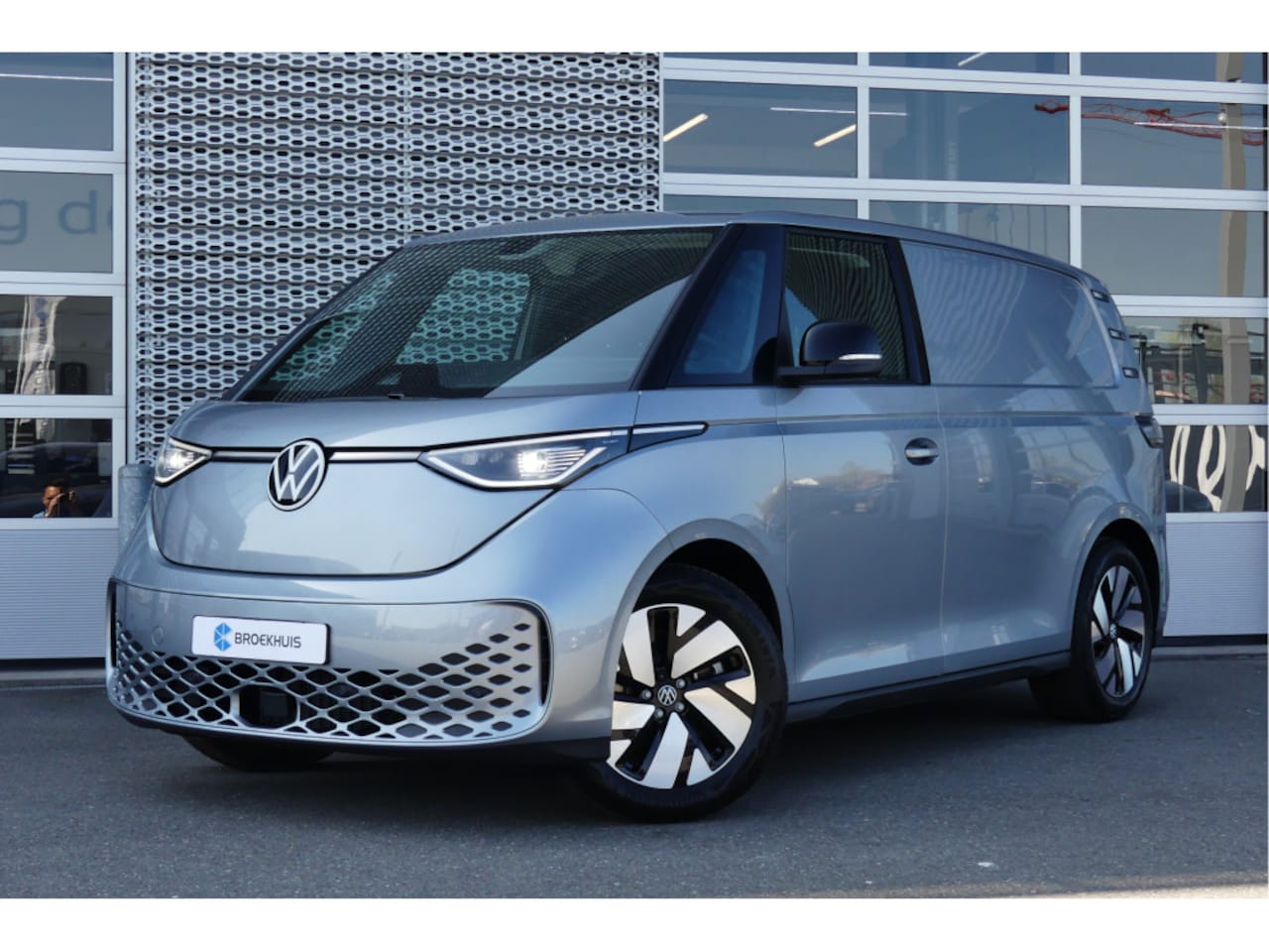 Volkswagen ID. Buzz Cargo - | Bulli 79 kWh | Trekhaak | Soft close | Stoelverwarming | Navi by app - AutoWereld.nl