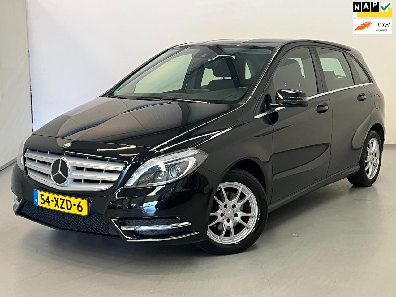Mercedes-Benz B-klasse - 180 / NL-auto / Distronic / Trekhaak / Camera - AutoWereld.nl
