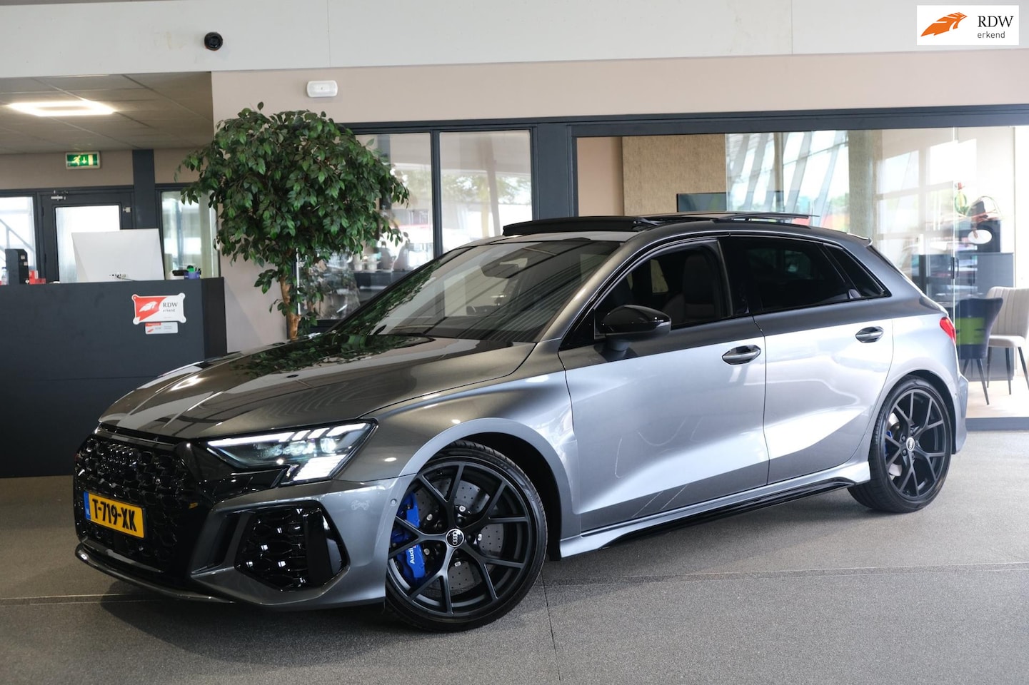 Audi A3 Sportback - 2.5 TFSI RS 3 quattro Pano Leder Ceramic B&O Hud Acc Led - AutoWereld.nl