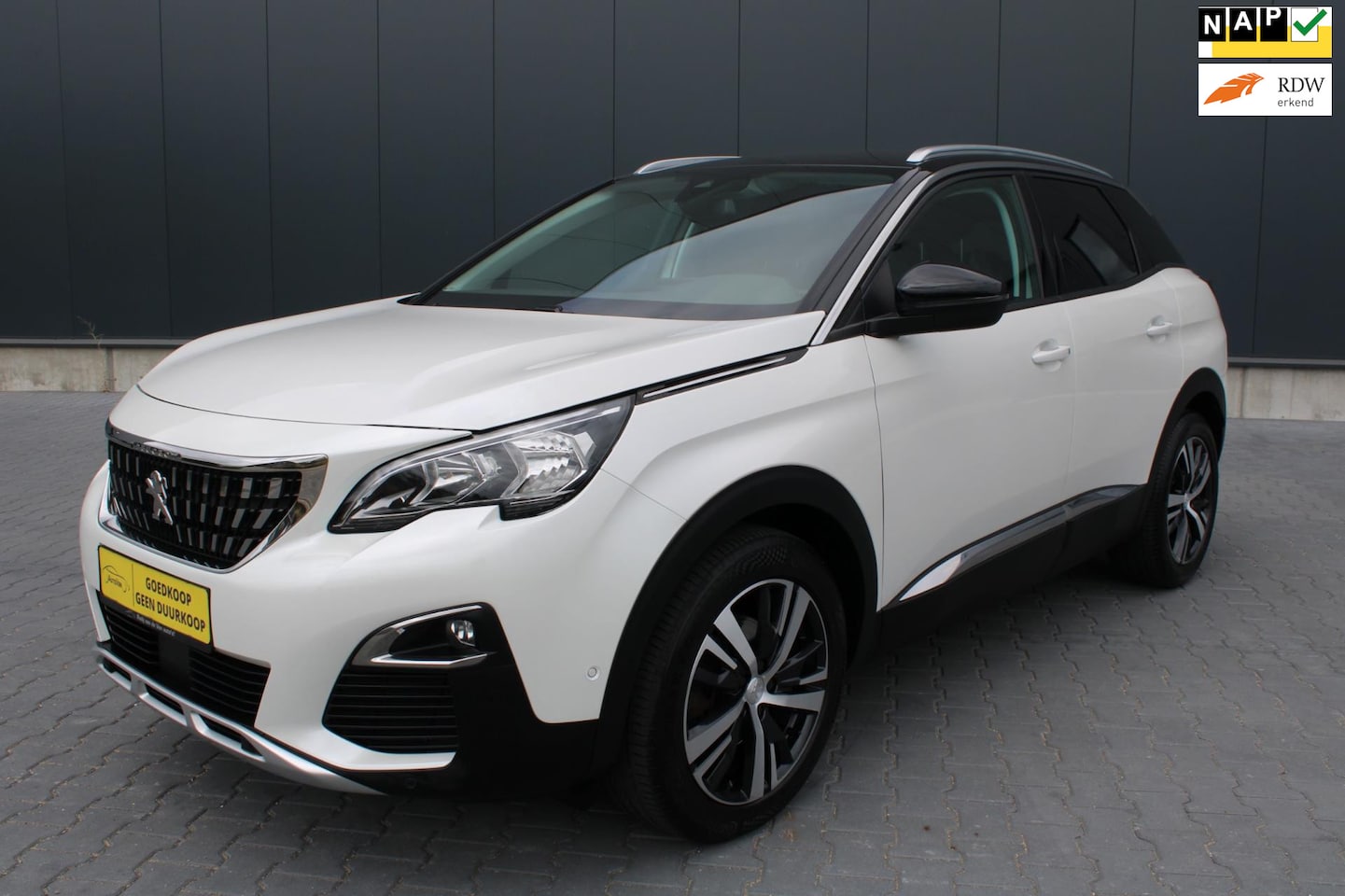 Peugeot 3008 - 1.2 PureTech Allure WIT METALLIC - AutoWereld.nl