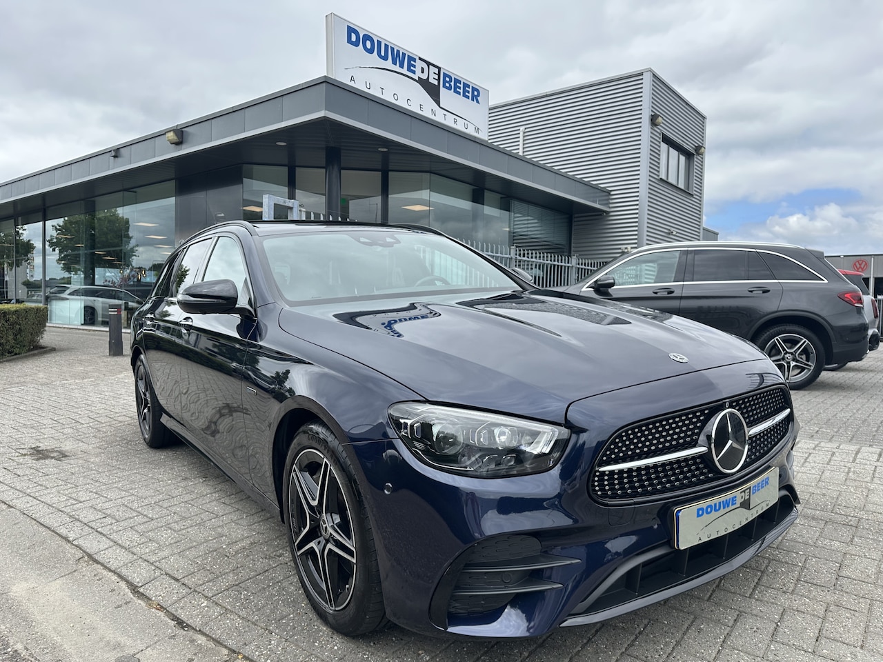 Mercedes-Benz E-klasse Estate - 300 e AMG Line Pano-Dak | Burmester | Trekhaak | Memory | Keyless | HUD - AutoWereld.nl