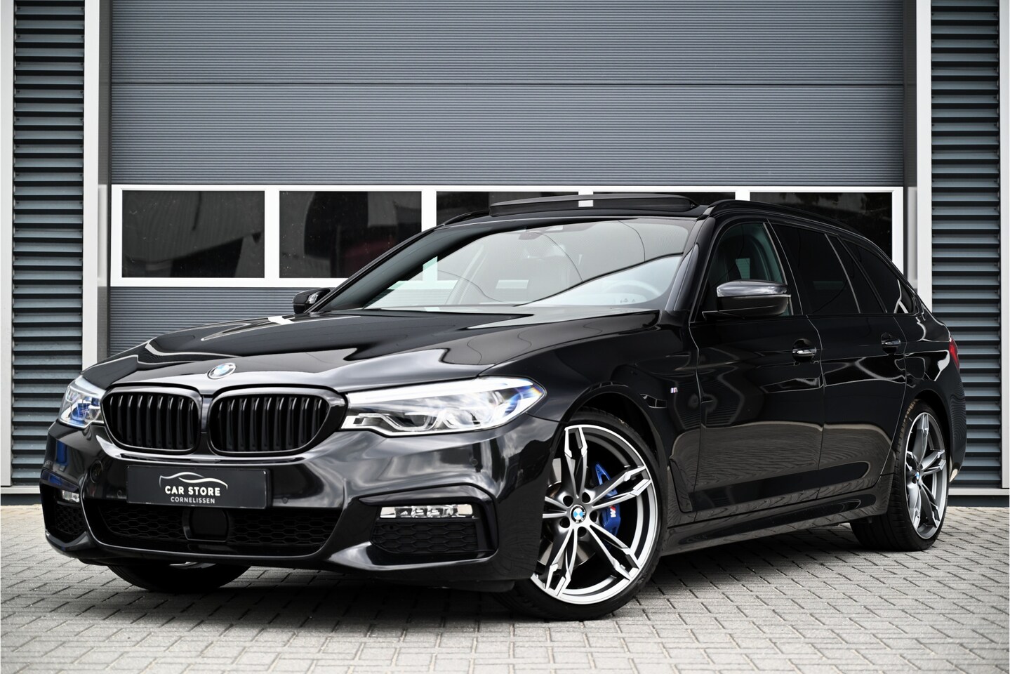 BMW 5-serie Touring - 530i M-SPORT / PANO / LEDER / MEMORY / HUD / LED / 20" / DEALER ONDERHOUDEN - AutoWereld.nl