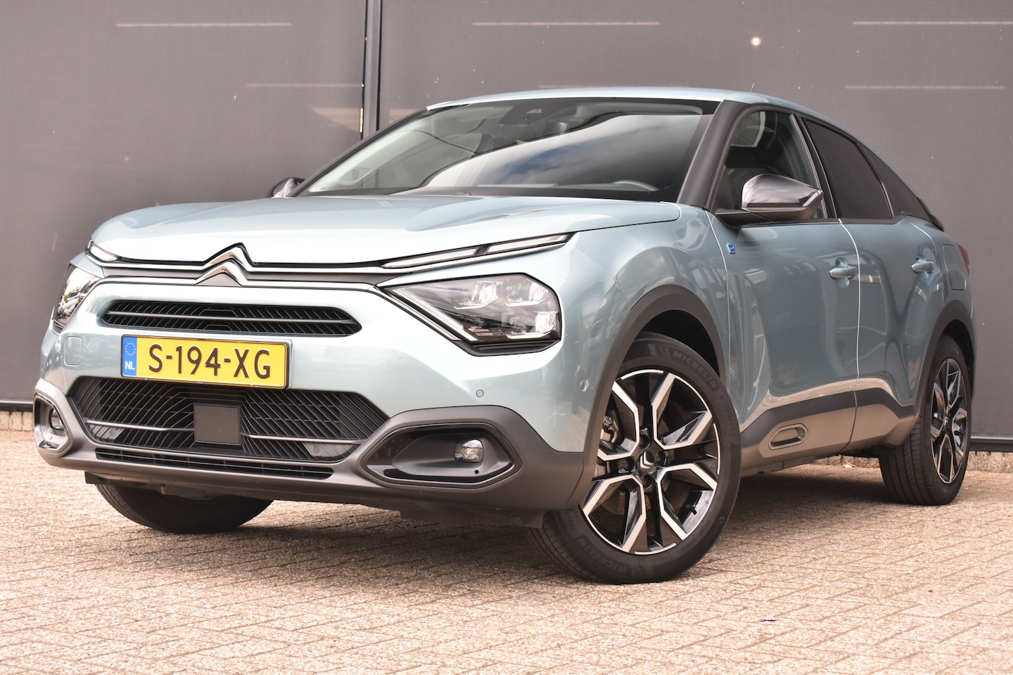Citroën Ë-C4 - Shine Pack Business 50 kWh | Navigatie | Elektr. Stoelen | Achteruitrijcamera | HUD | Stoe - AutoWereld.nl