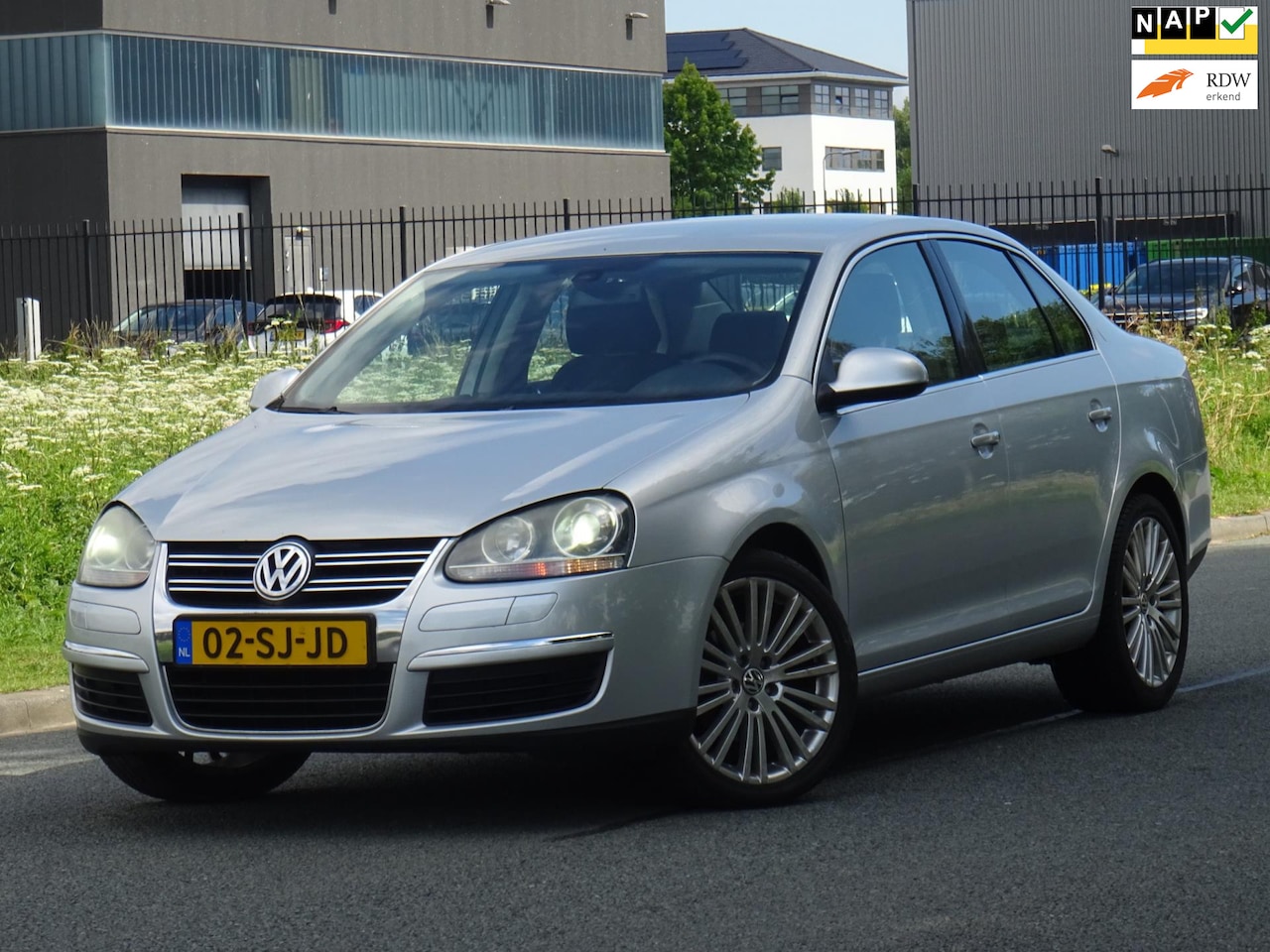 Volkswagen Jetta - 2.0 FSI NAP/XENON/CLIMA/CRUISE/PDC/APK - AutoWereld.nl