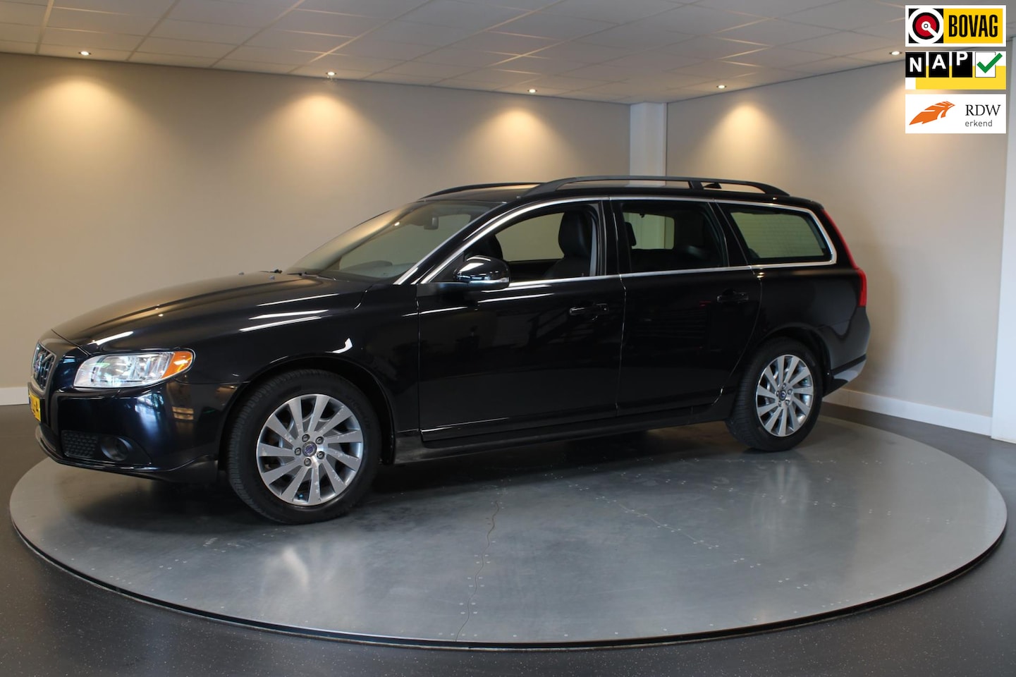 Volvo V70 - 1.6 T4 Limited Edition *Automaat* 180Pk|Trekhaak|All-seasons - AutoWereld.nl