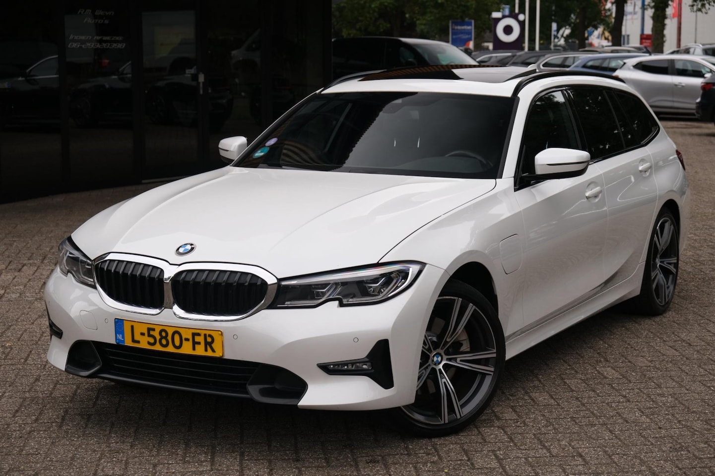 BMW 3-serie Touring - 320e Business Edition Plus/M-Pakket/Pano/Trekhaa/Stoelverwarming/Carplay/Leder - AutoWereld.nl