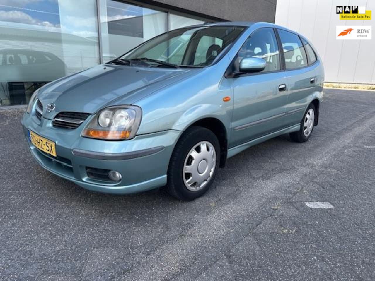 Nissan Almera Tino - 1.8 Ambience AIRCO BJ 2-2202 APK 12-2025 - AutoWereld.nl