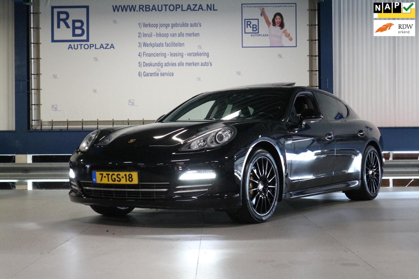 Porsche Panamera - 3.6 4 Platinum Edition / BLACK ON BLACK / FULL SERVICE HISTORIE ! ! ! - AutoWereld.nl