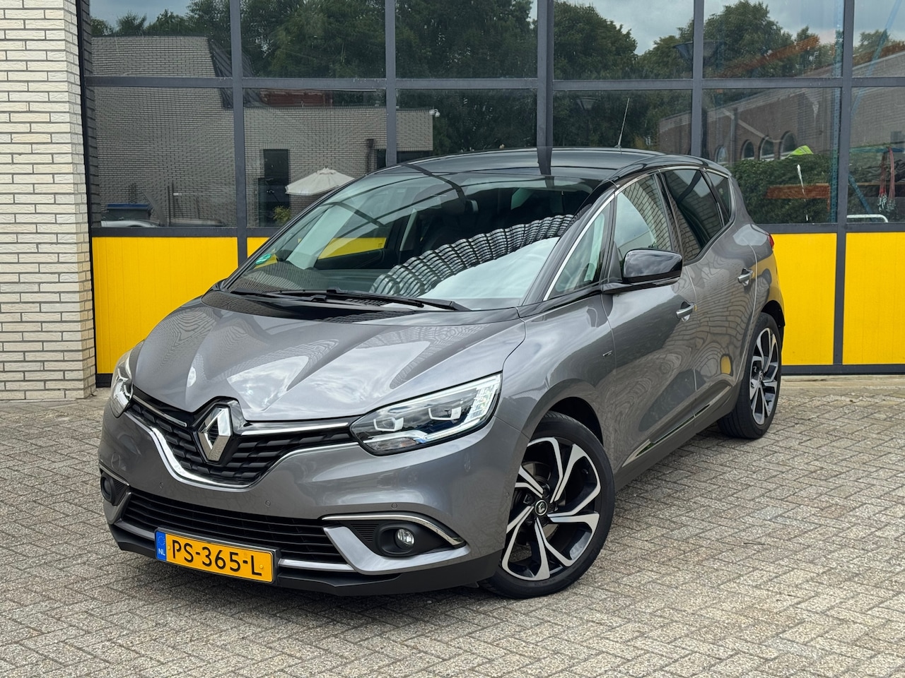 Renault Scénic - 130PK 1.800kg trekgewicht, Bose, Trekhaak & full led - AutoWereld.nl