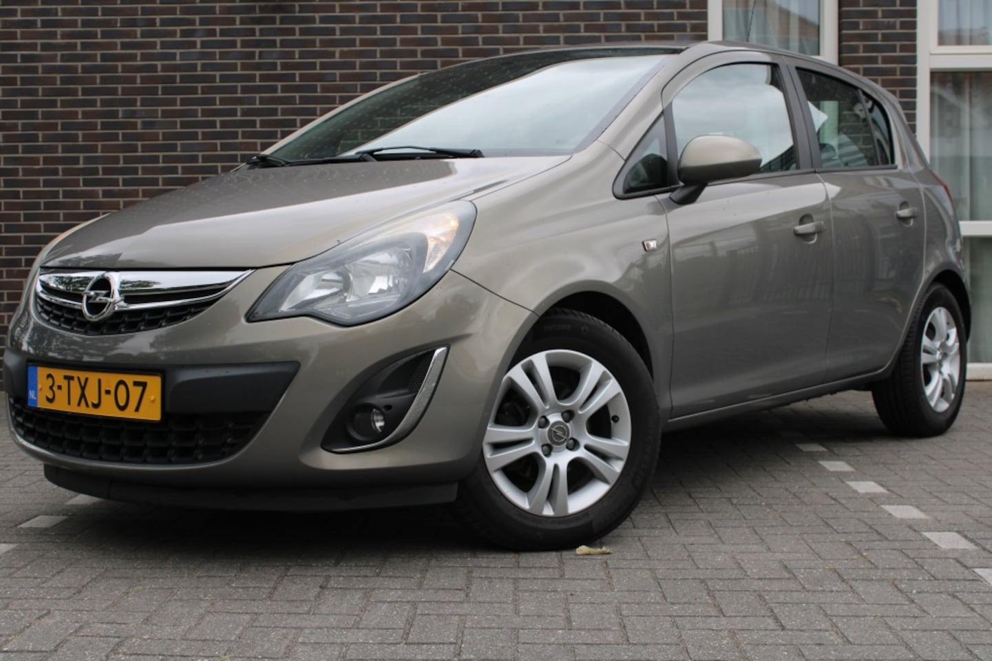 Opel Corsa - 1.4-16V Business+/airco/cruise/navigatie - AutoWereld.nl