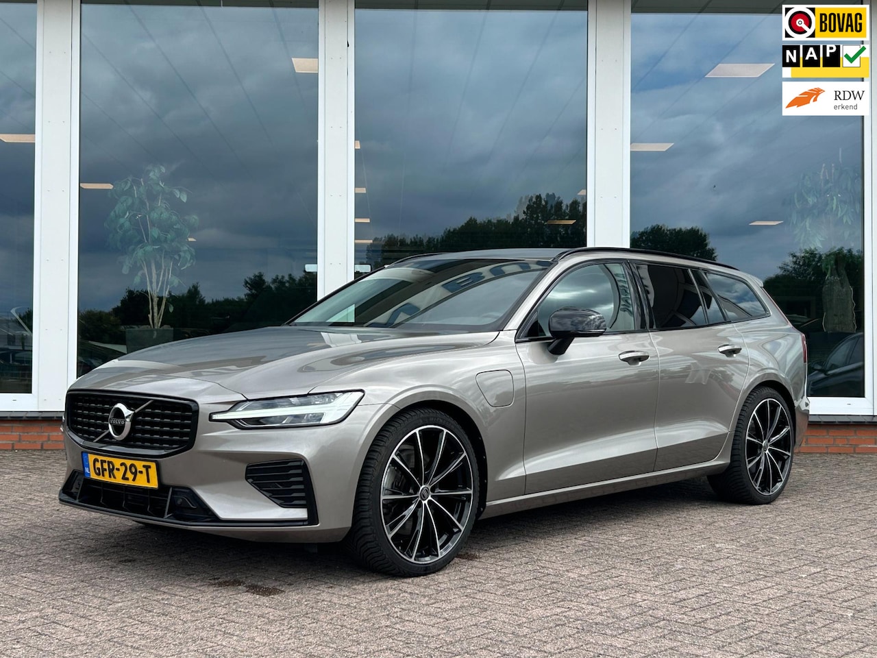 Volvo V60 - 2.0 T6 Recharge AWD AUT. - R-Design - Navi - Camera - Pilot Assist - AutoWereld.nl